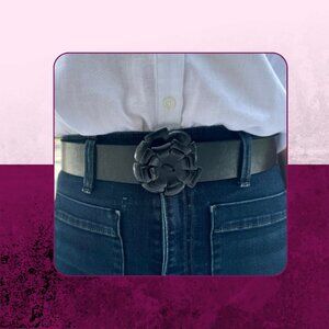Black leather belt, Prune